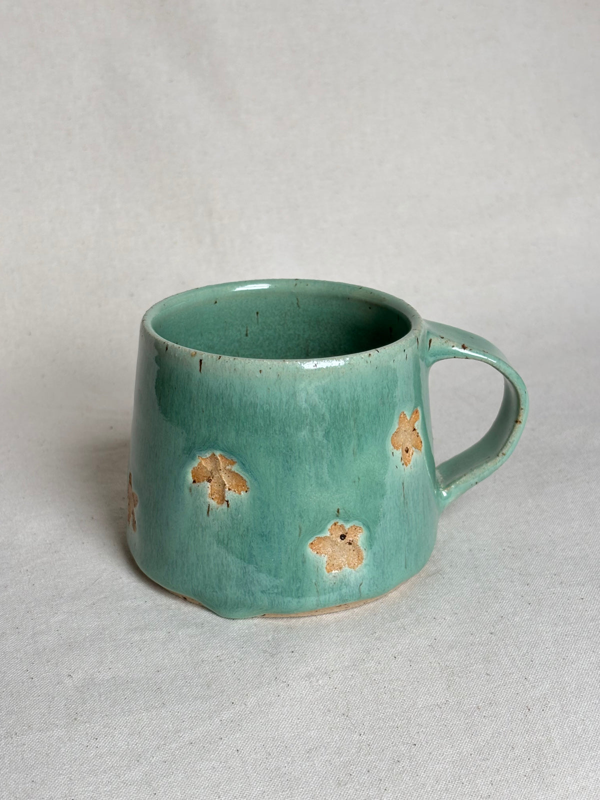 Green speckled flower mug