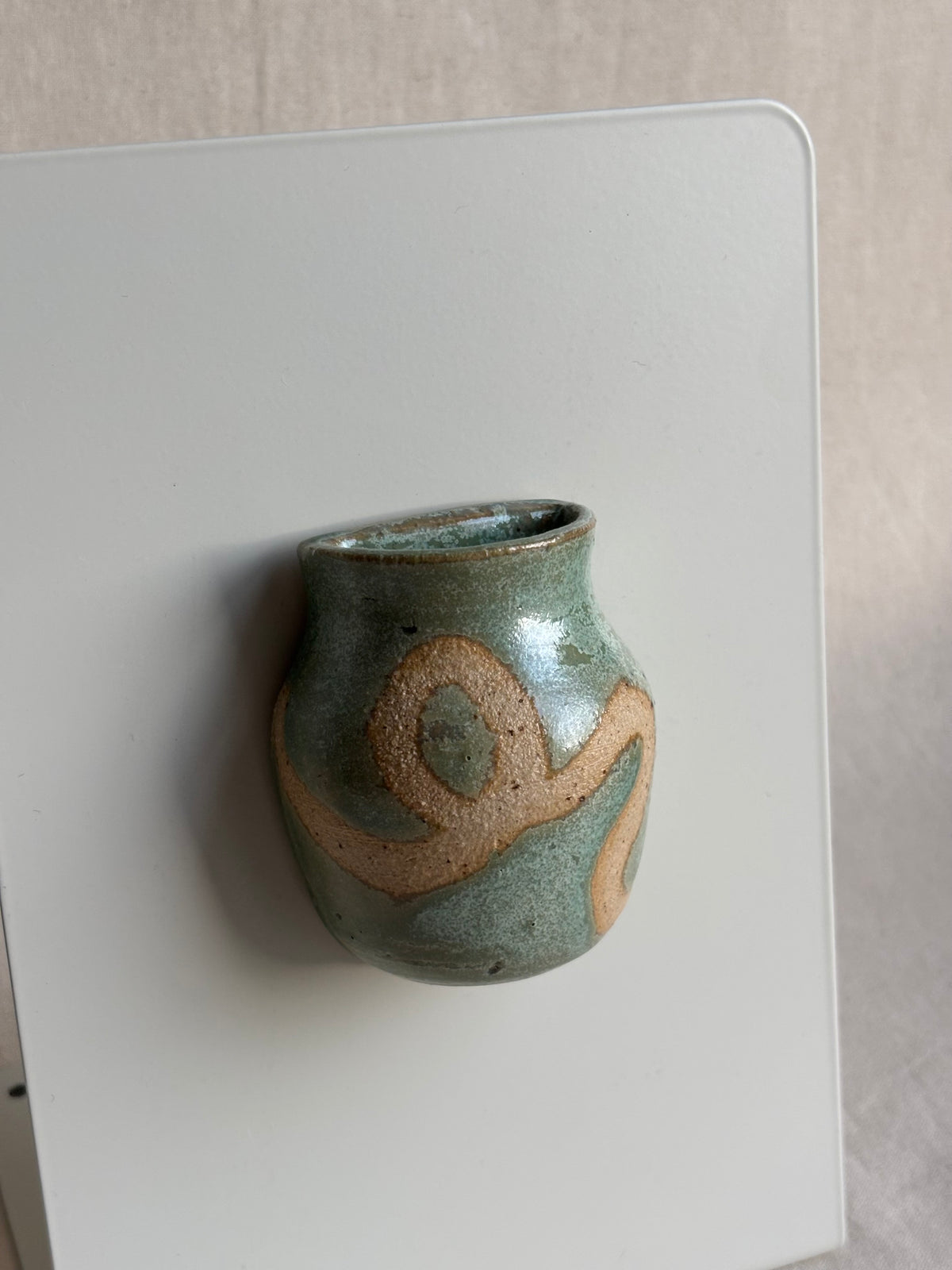 Vase magnet - green swirl