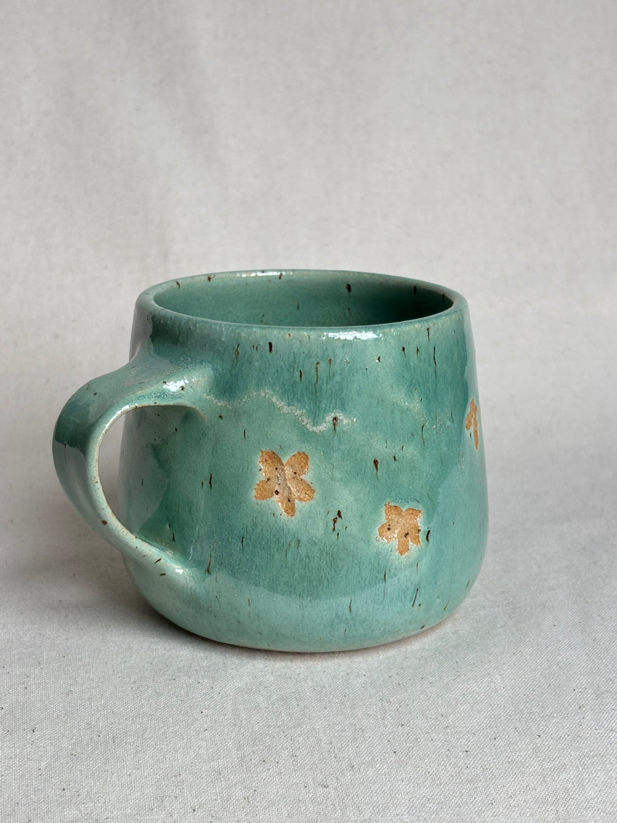 Green speckled flower mug
