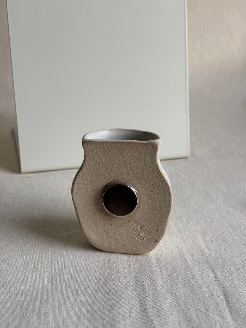 Vase magnet