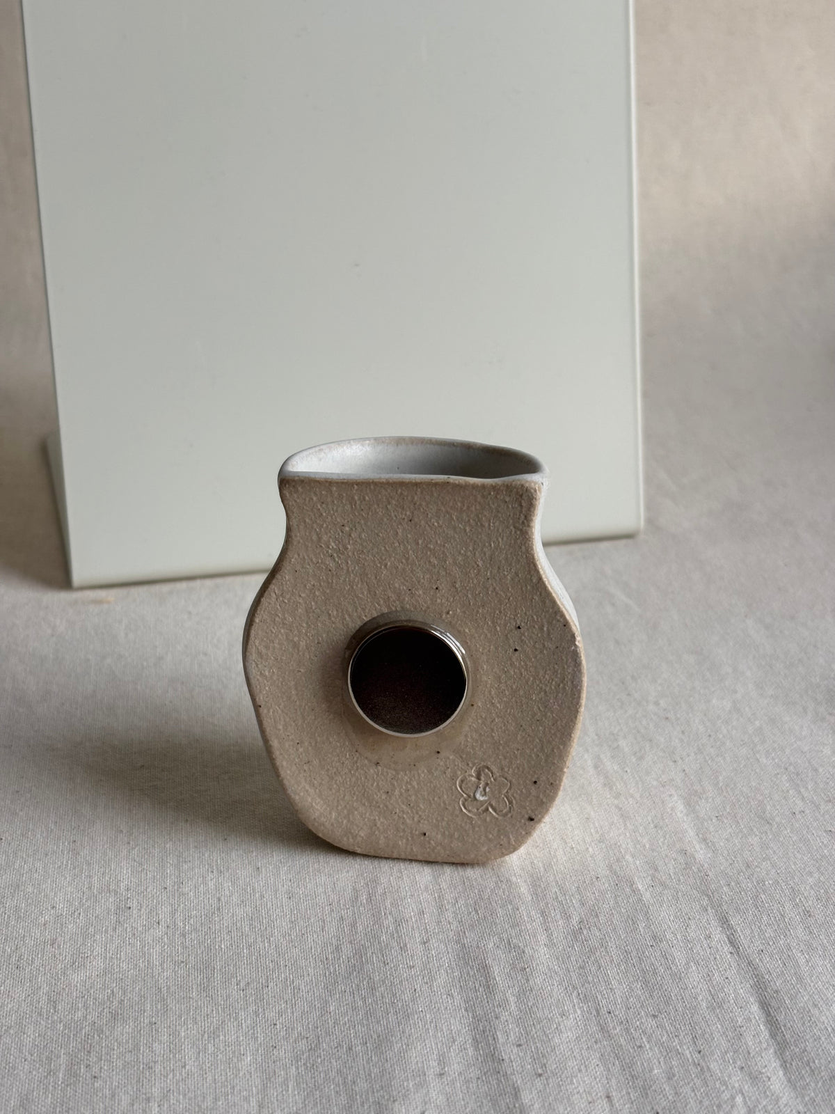 Vase magnet