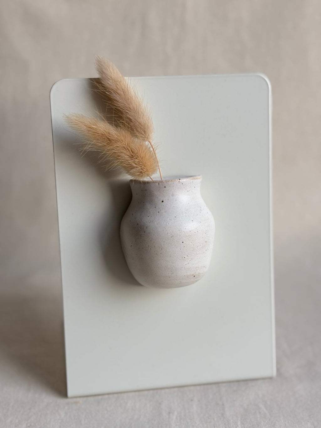 Vase magnet