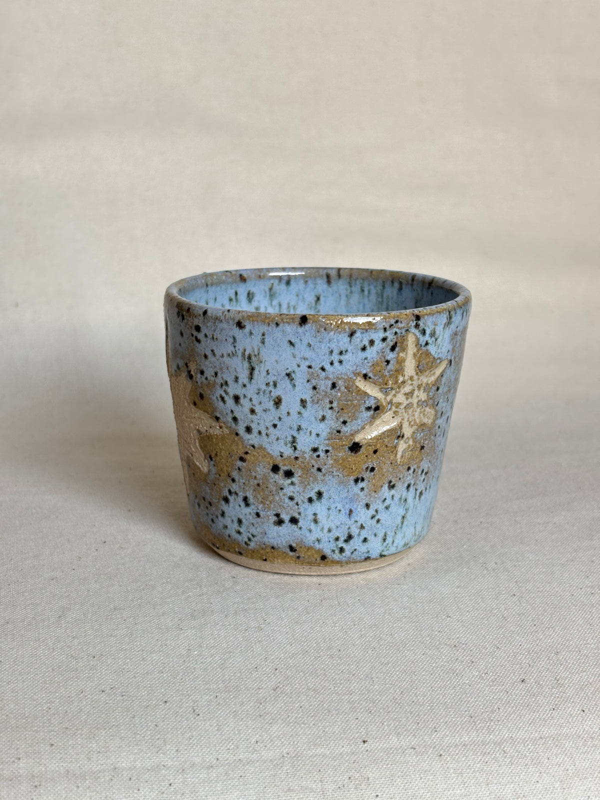 Handless cup - blue spot