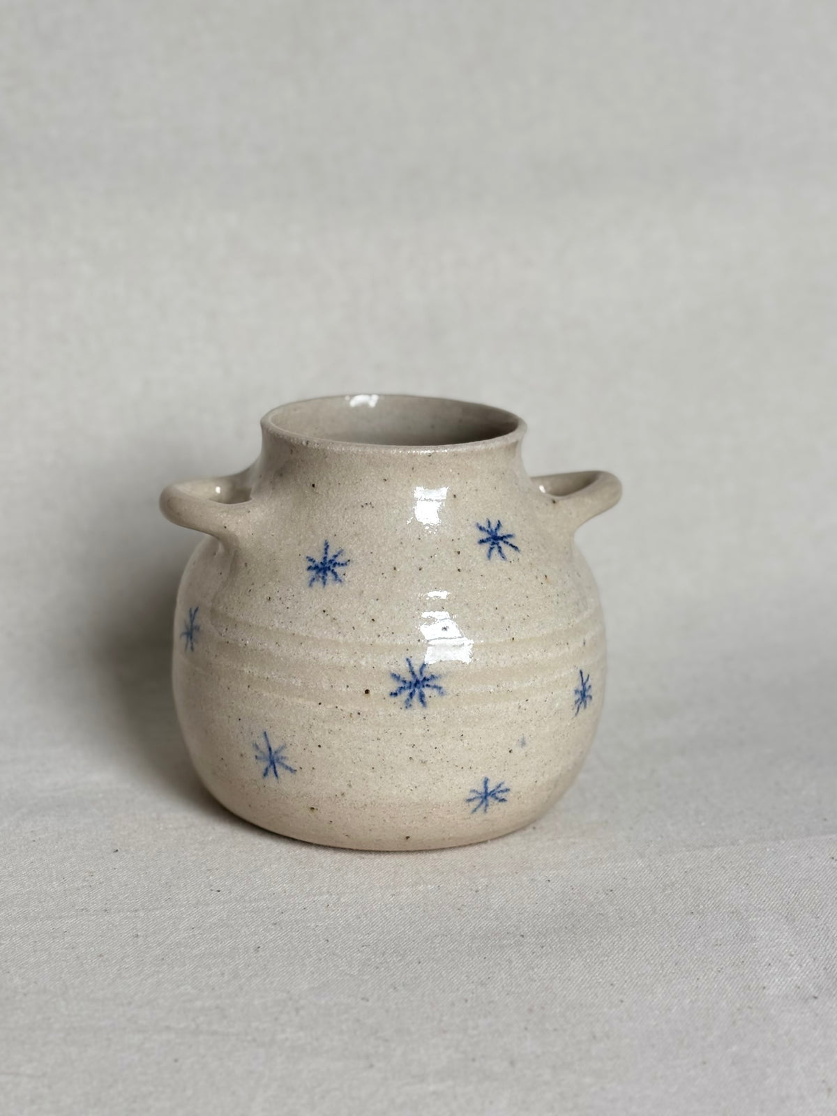 Small round vase - navy stars