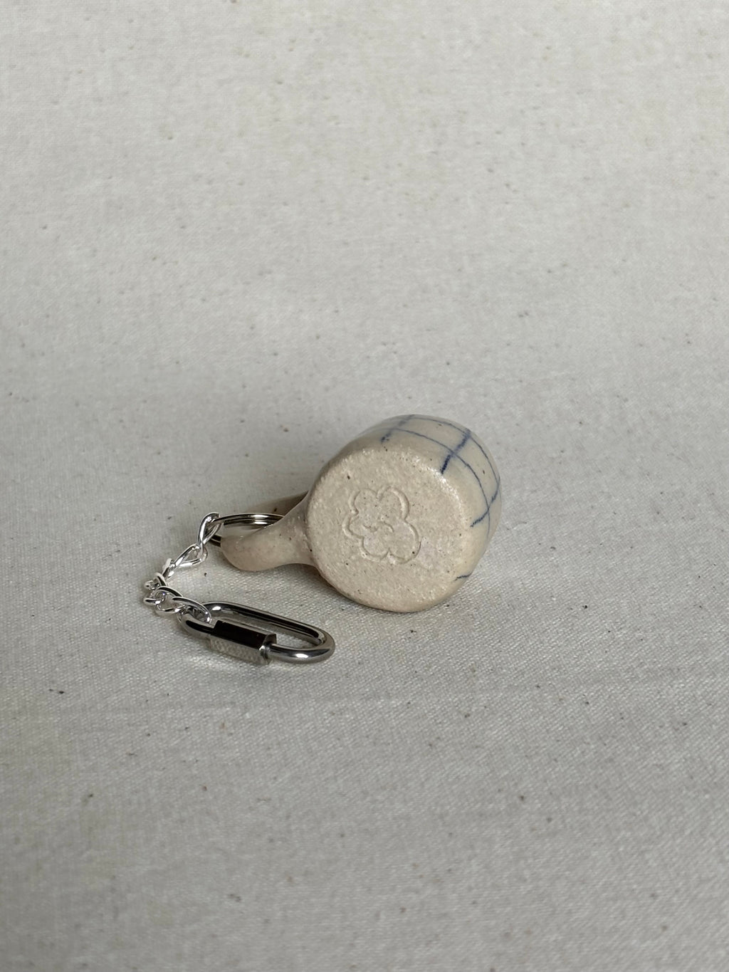 Mini mug keyring - navy grid