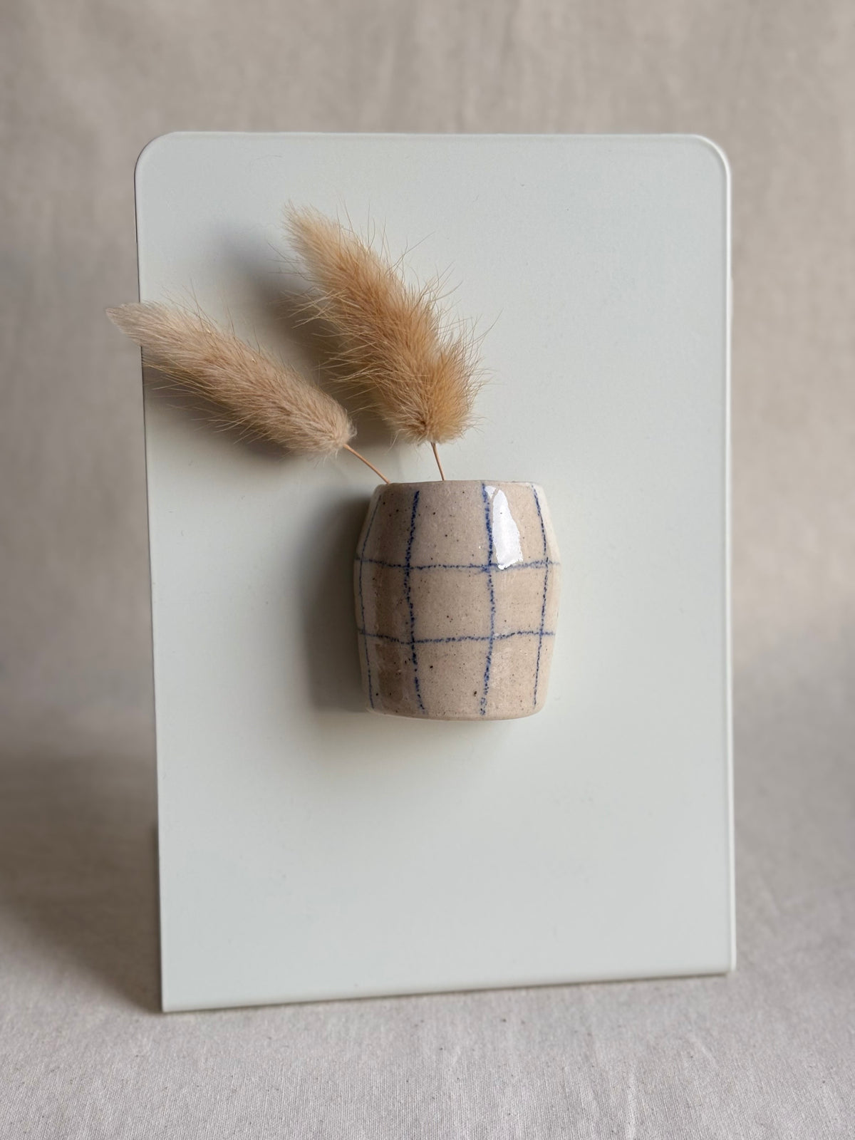 Grid vase magnet