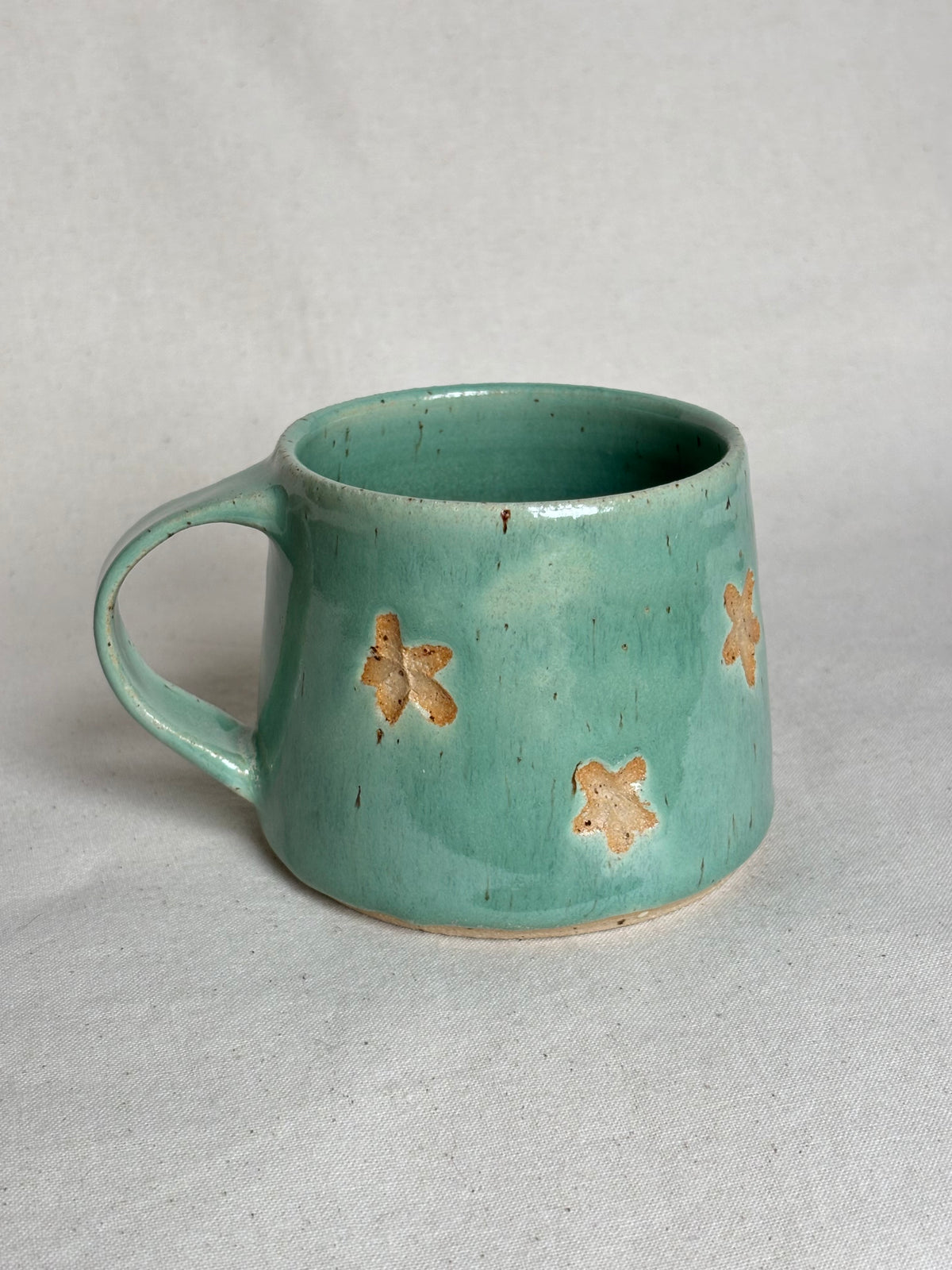 Green speckled flower mug
