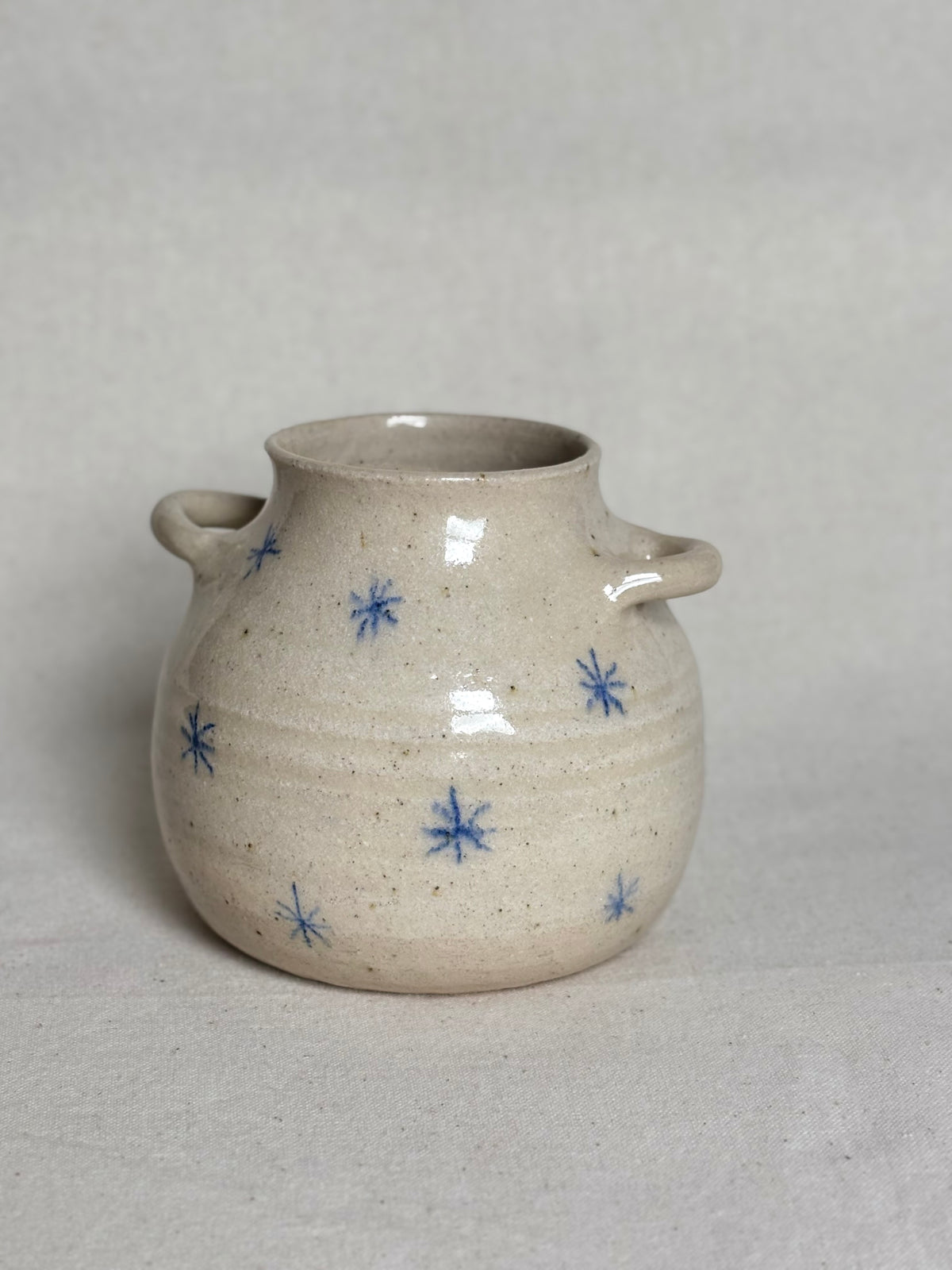 Small round vase - navy stars