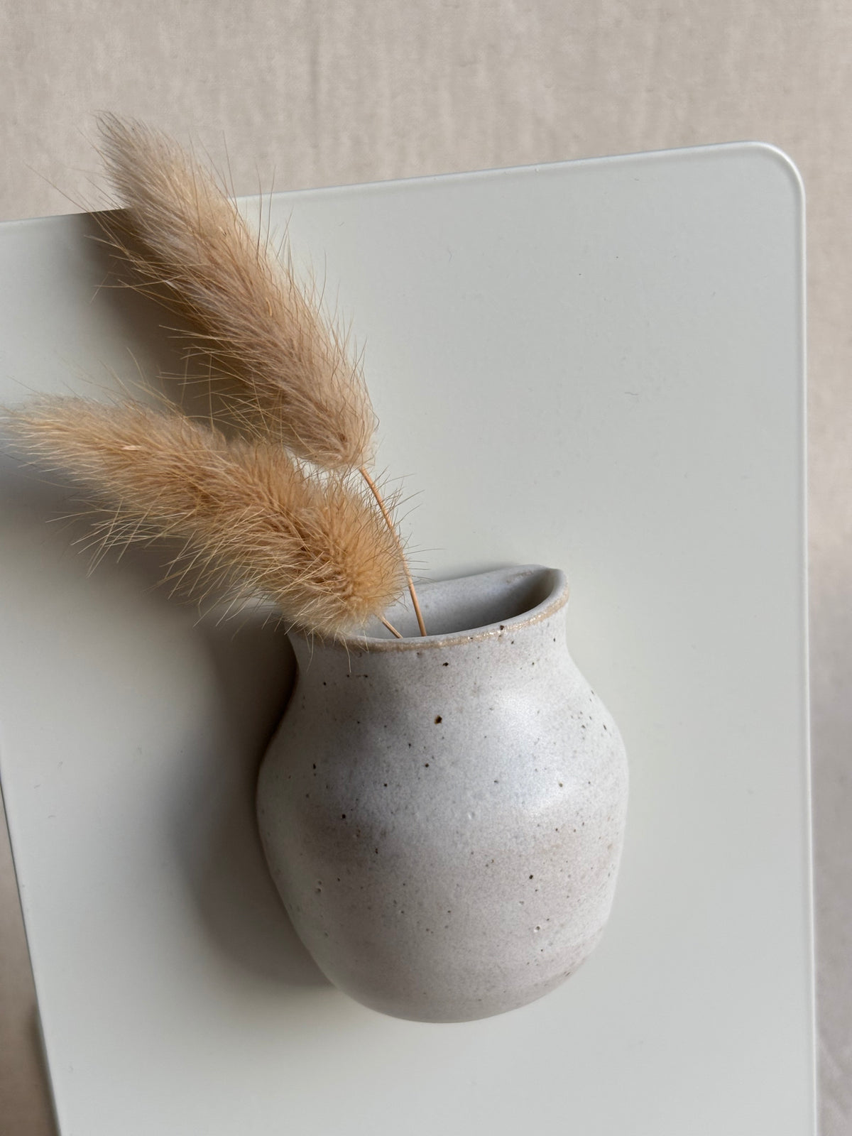 Vase magnet