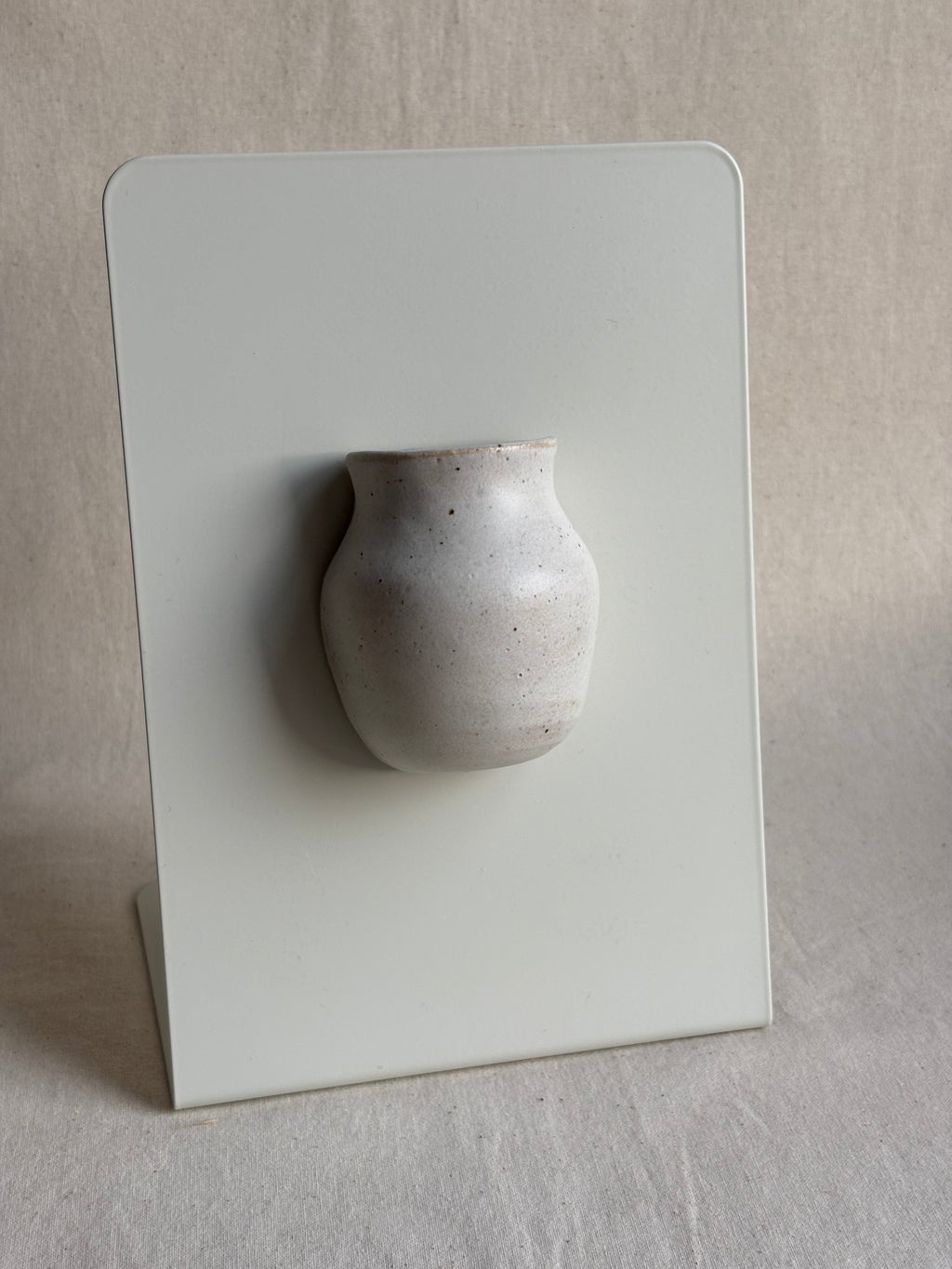 Vase magnet