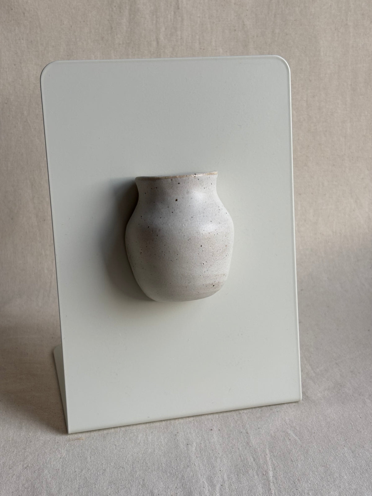 Vase magnet