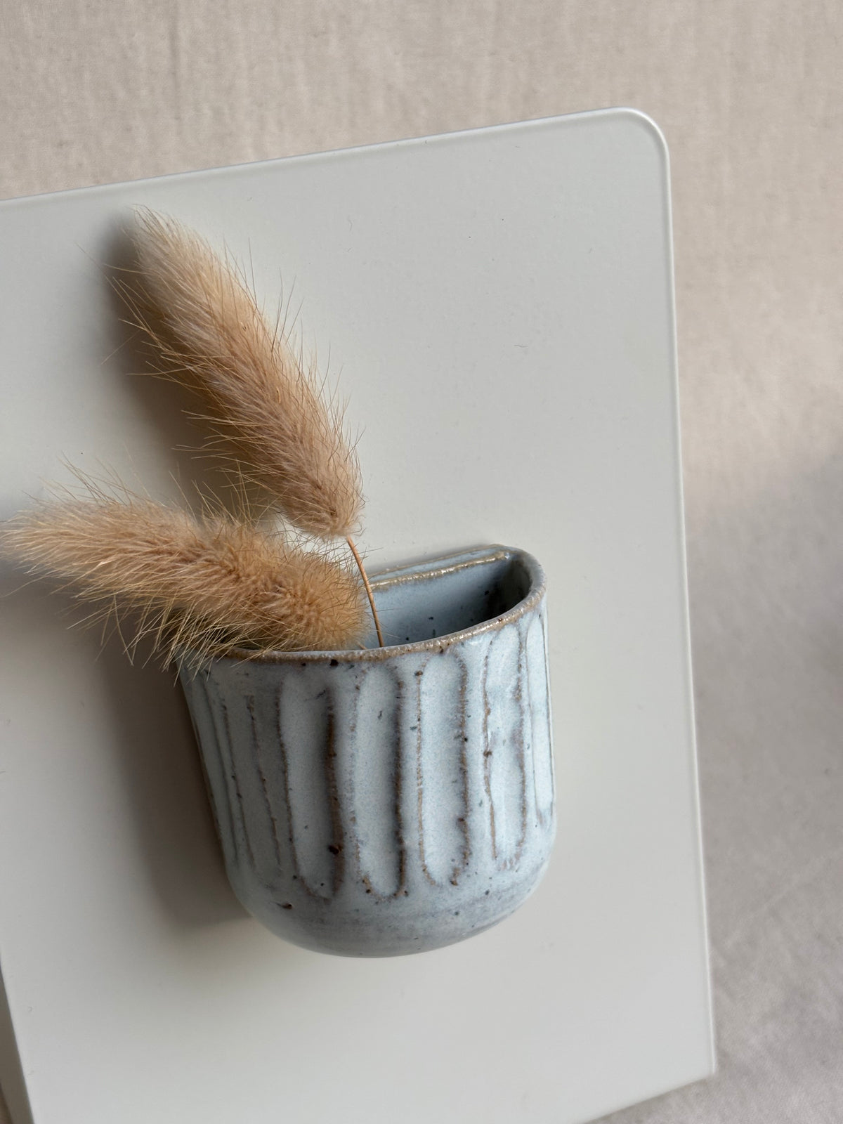 Vase magnet - blue