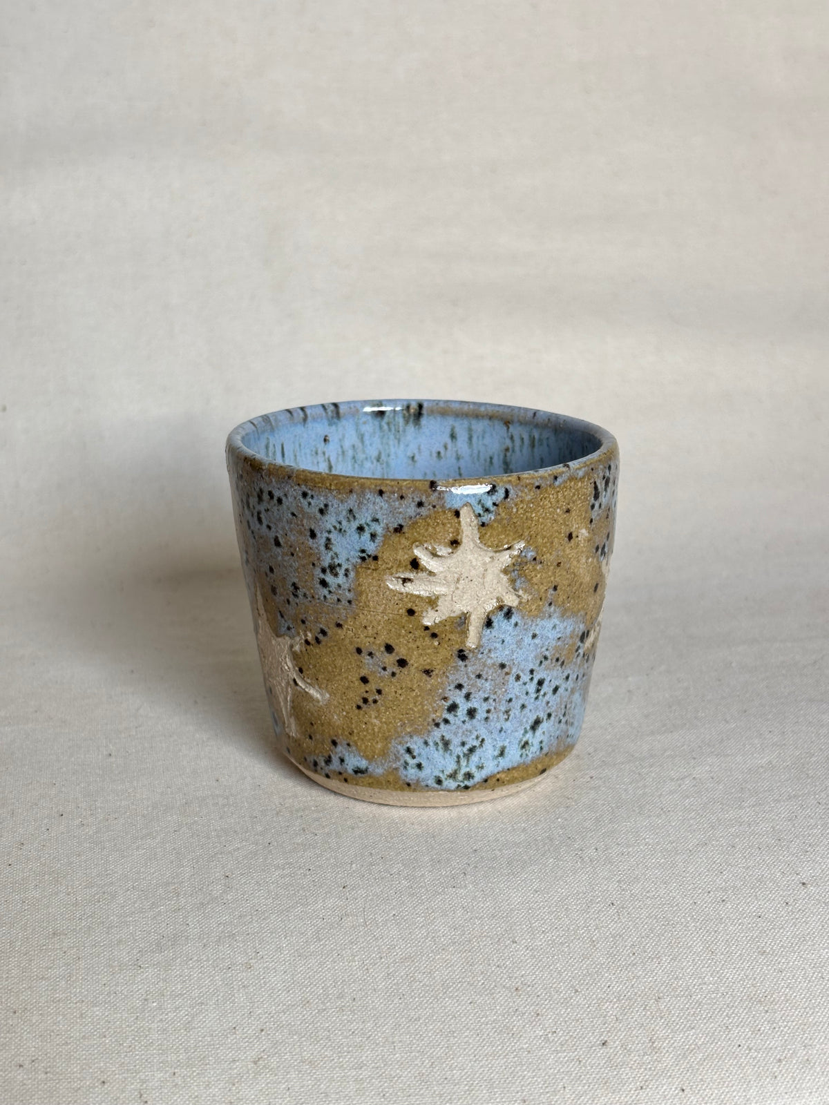 Handless cup - blue spot
